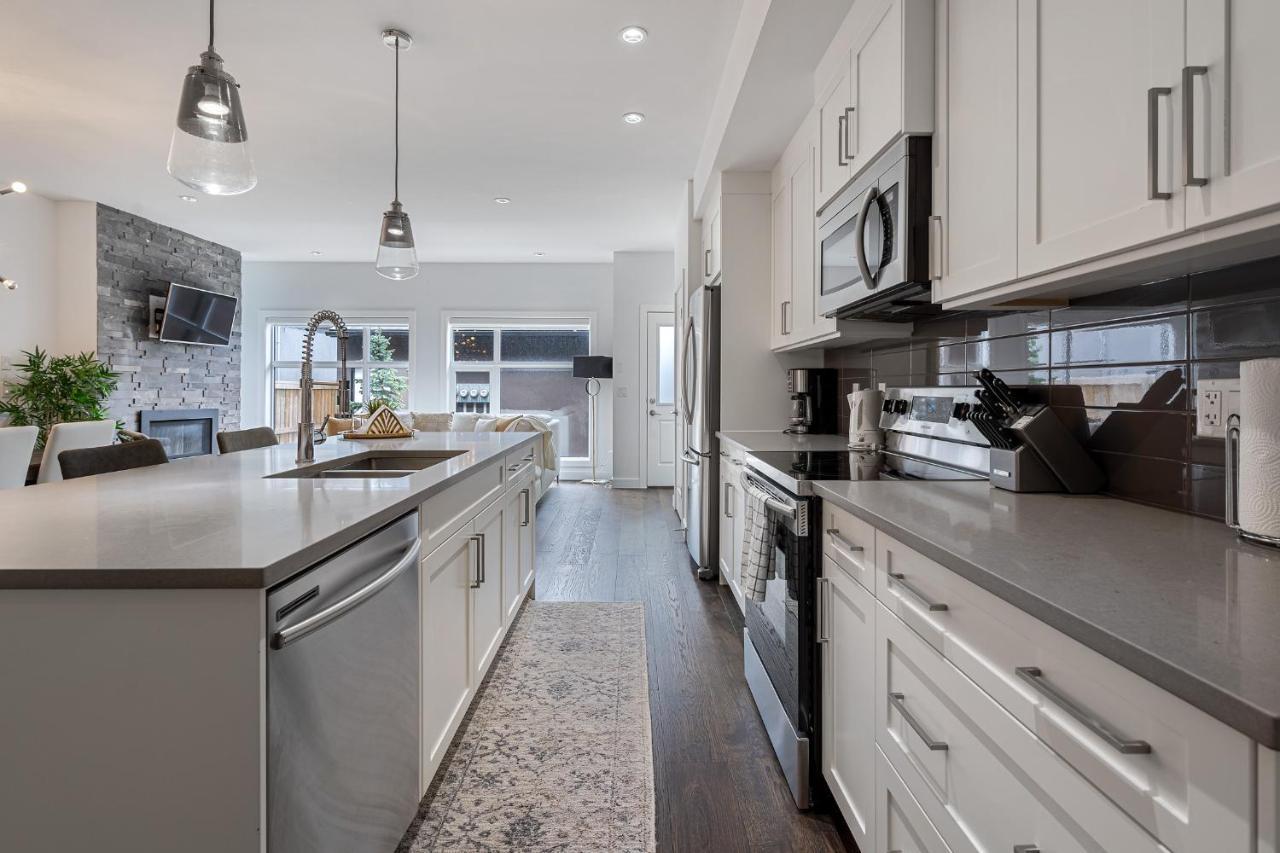 Contemporary Luxury 4 Bedroom House Near Downtown YYC Exteriör bild