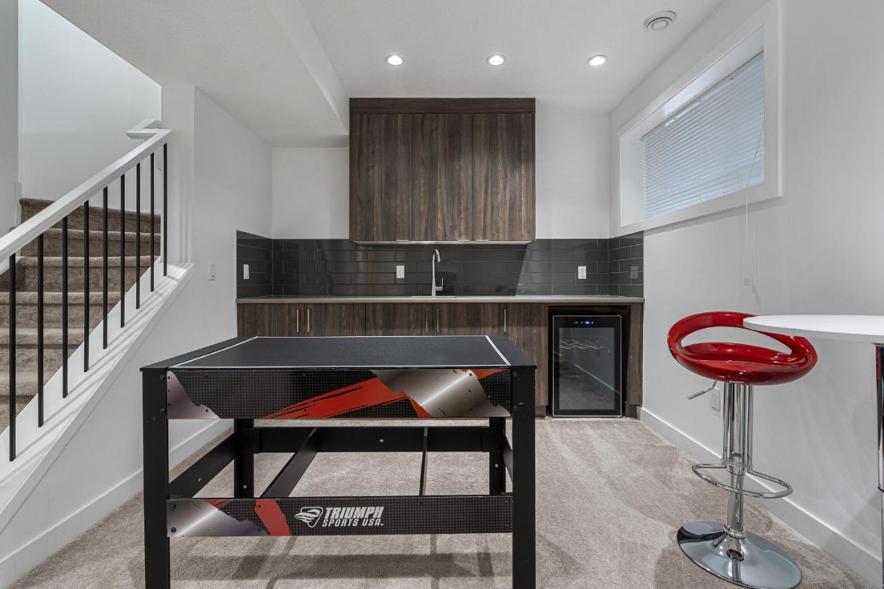 Contemporary Luxury 4 Bedroom House Near Downtown YYC Exteriör bild